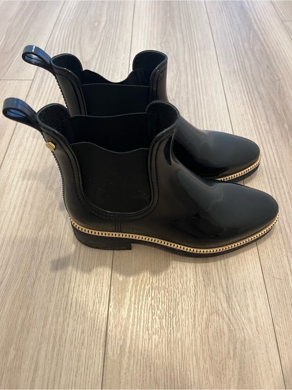 Lemon Jelly Black Gloss Chelsea-Style Ankle Rain Booties with beige Trim